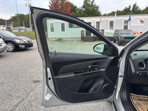Used 2014 Chevrolet Cruze LT image 9