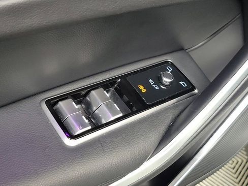 Used 2023 Jaguar F-PACE S image 19