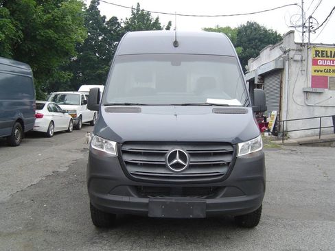 Used 2019 Mercedes-Benz Sprinter 144 image 3