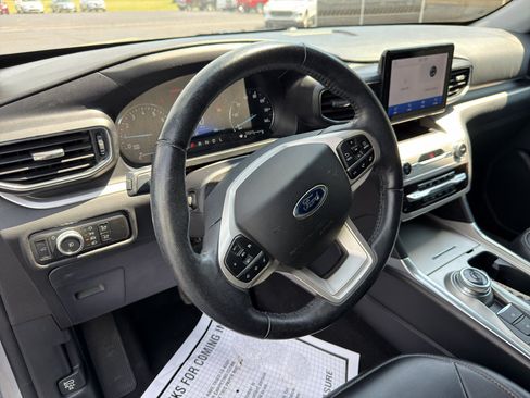 Used 2021 Ford Explorer XLT w/ Equipment Group 202A AWD/4WD image 19
