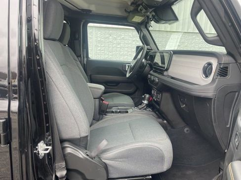 Used 2024 Jeep Wrangler Unlimited Sahara w/ Safety Group AWD/4WD image 16