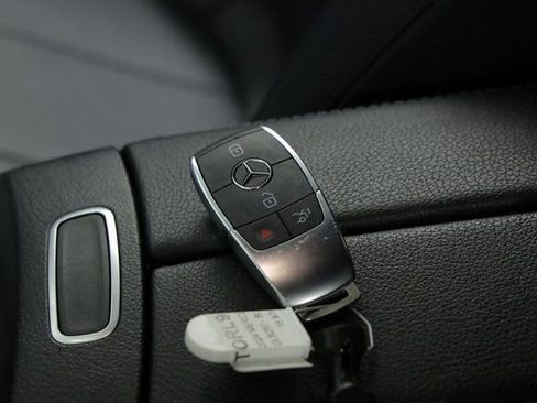 Used 2024 Mercedes-Benz GLB 250 4MATIC image 34