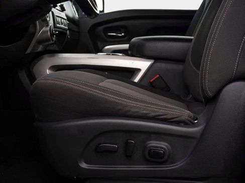 Used 2021 Nissan Titan SV w/ SV Convenience Package image 17