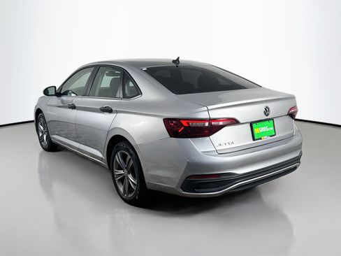 Used 2024 Volkswagen Jetta SE FWD image 7