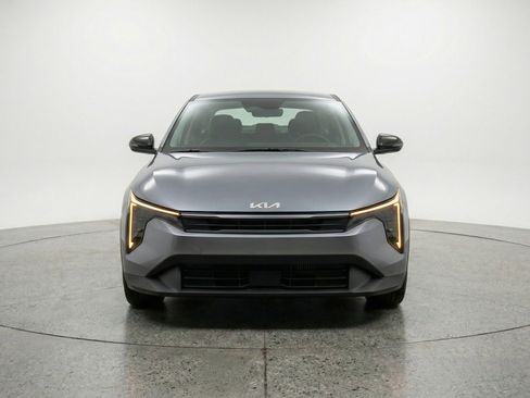 Used 2025 Kia K4 LXS image 2