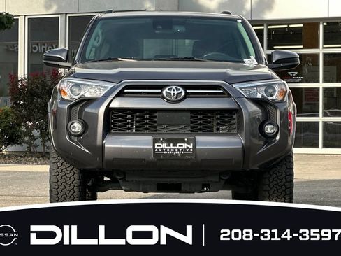 Used 2022 Toyota 4Runner SR5 AWD/4WD image 9