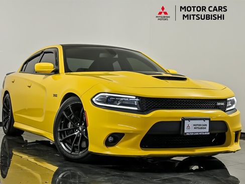 Used 2017 Dodge Charger R/T RWD image 1