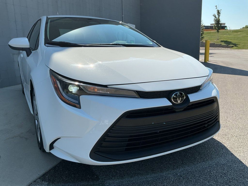 Used 2026 Toyota Corolla LE FWD image 12
