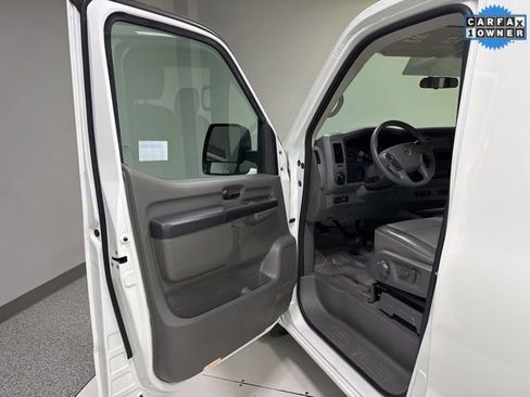 Used 2019 Nissan NV 3500 SV w/ Navigation Package image 4
