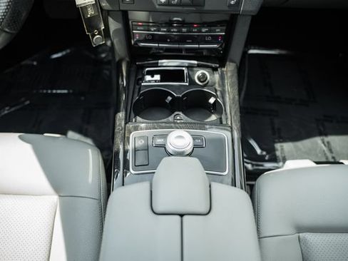 Used 2010 Mercedes-Benz E 350 Sedan image 17
