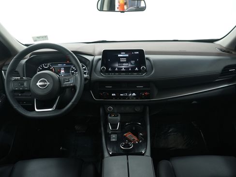 Used 2023 Nissan Rogue SV w/ SV Premium B Package image 16