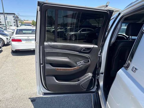 Used 2015 Chevrolet Suburban LT RWD image 9