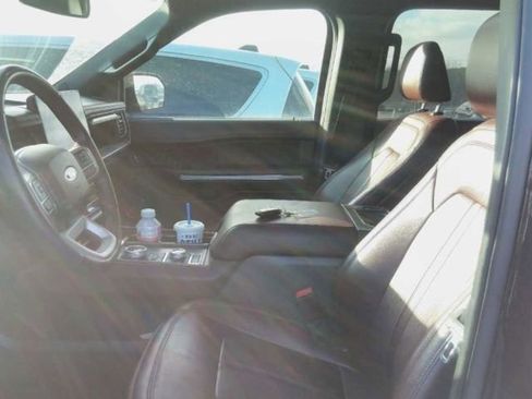 Used 2023 Ford Expedition Limited image 2