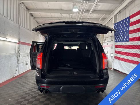 Used 2022 Chevrolet Suburban RST w/ Sport Performance Package AWD/4WD image 11
