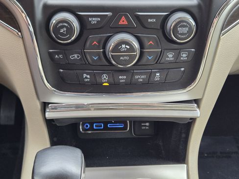 Used 2017 Jeep Grand Cherokee Limited w/ Luxury Group II image 23