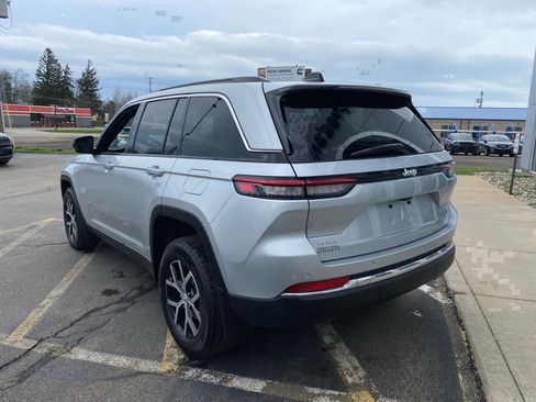 Used 2025 Jeep Grand Cherokee Limited AWD/4WD image 28