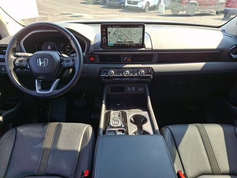 Used 2023 Honda Pilot Touring image 11