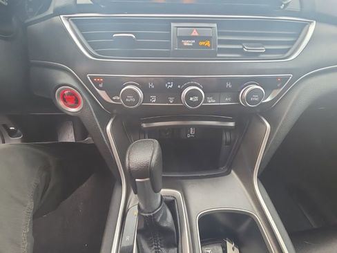 Used 2018 Honda Accord EX image 12