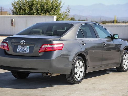 Used 2009 Toyota Camry LE FWD image 5