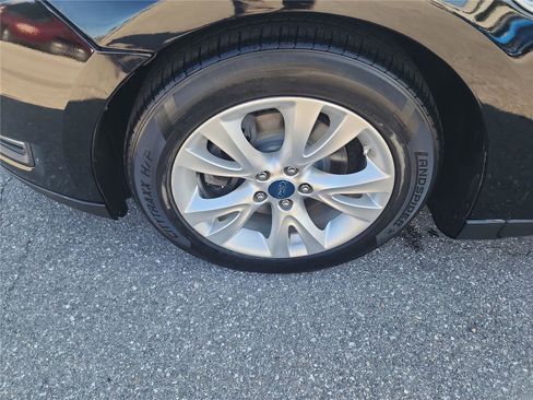 Used 2016 Ford Taurus SEL image 7