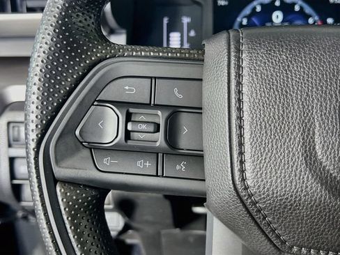 Used 2025 Toyota Tacoma SR5 AWD/4WD image 17