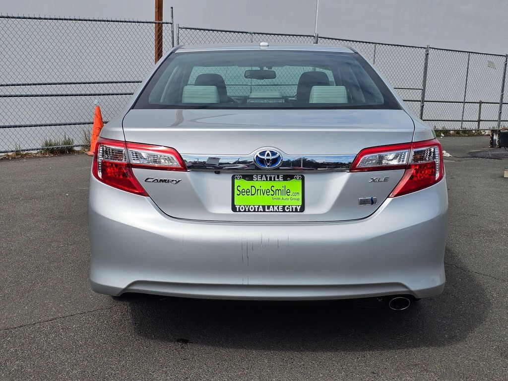 Used 2014 Toyota Camry XLE w/ Leather Package FWD image 6