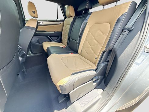 Used 2024 Volkswagen Atlas Cross Sport SE FWD image 21