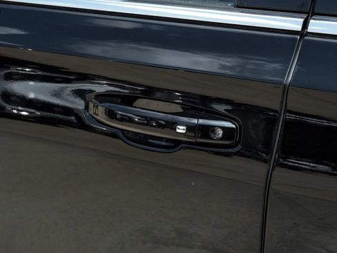 Used 2023 Chevrolet Suburban LT RWD image 43