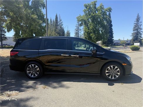 Used 2023 Honda Odyssey EX-L image 8