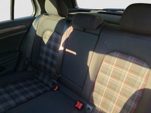 Used 2019 Volkswagen Golf S image 18