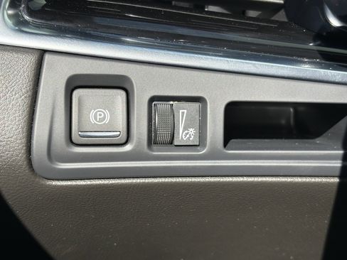 Certified 2024 Cadillac XT6 Luxury image 32