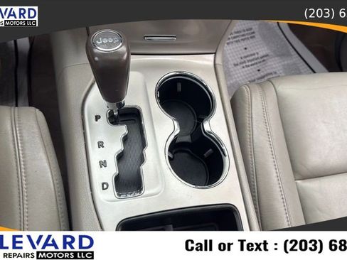 Used 2011 Jeep Grand Cherokee Laredo AWD/4WD image 17