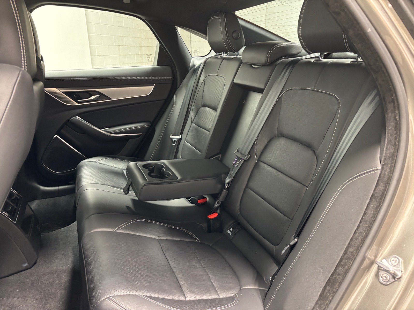 Used 2023 Jaguar XF R-Dynamic SE AWD/4WD image 25