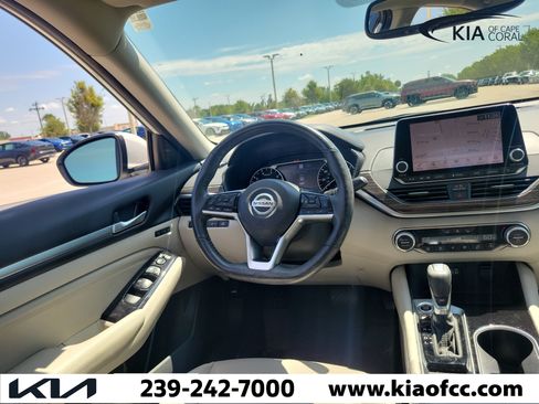 Used 2022 Nissan Altima 2.5 Platinum AWD/4WD image 22