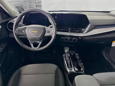 New 2026 Chevrolet Trax LT w/ Driver Confidence Package FWD image 2