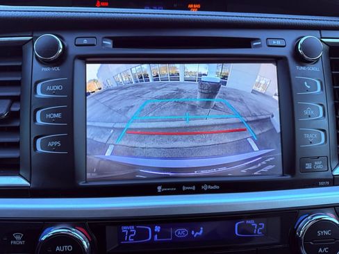 Used 2017 Toyota Highlander XLE image 24