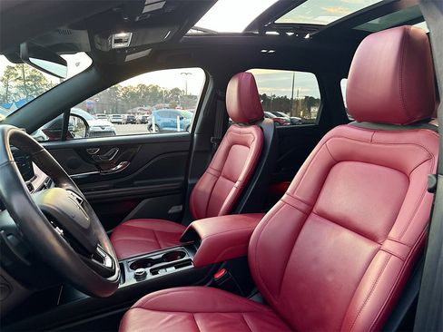 Used 2025 Lincoln Corsair Reserve image 8