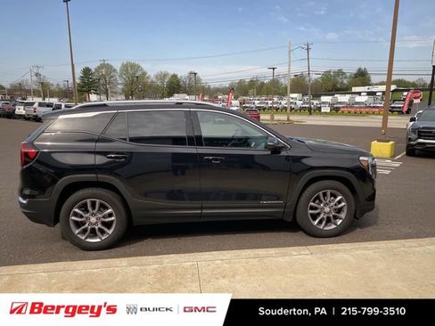 Used 2023 GMC Terrain SLT image 14