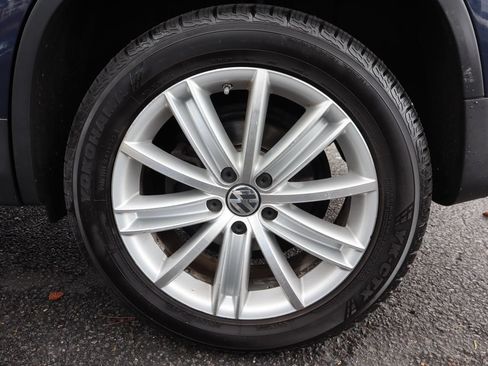 Used 2011 Volkswagen Tiguan SEL AWD/4WD image 42