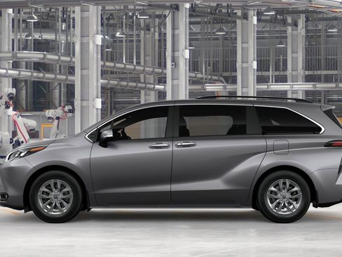 New 2026 Toyota Sienna XLE image 5