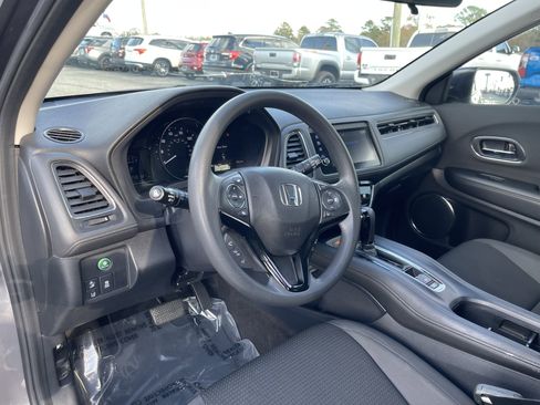 Used 2021 Honda HR-V EX image 12