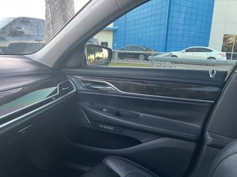 Used 2018 BMW 740i image 13
