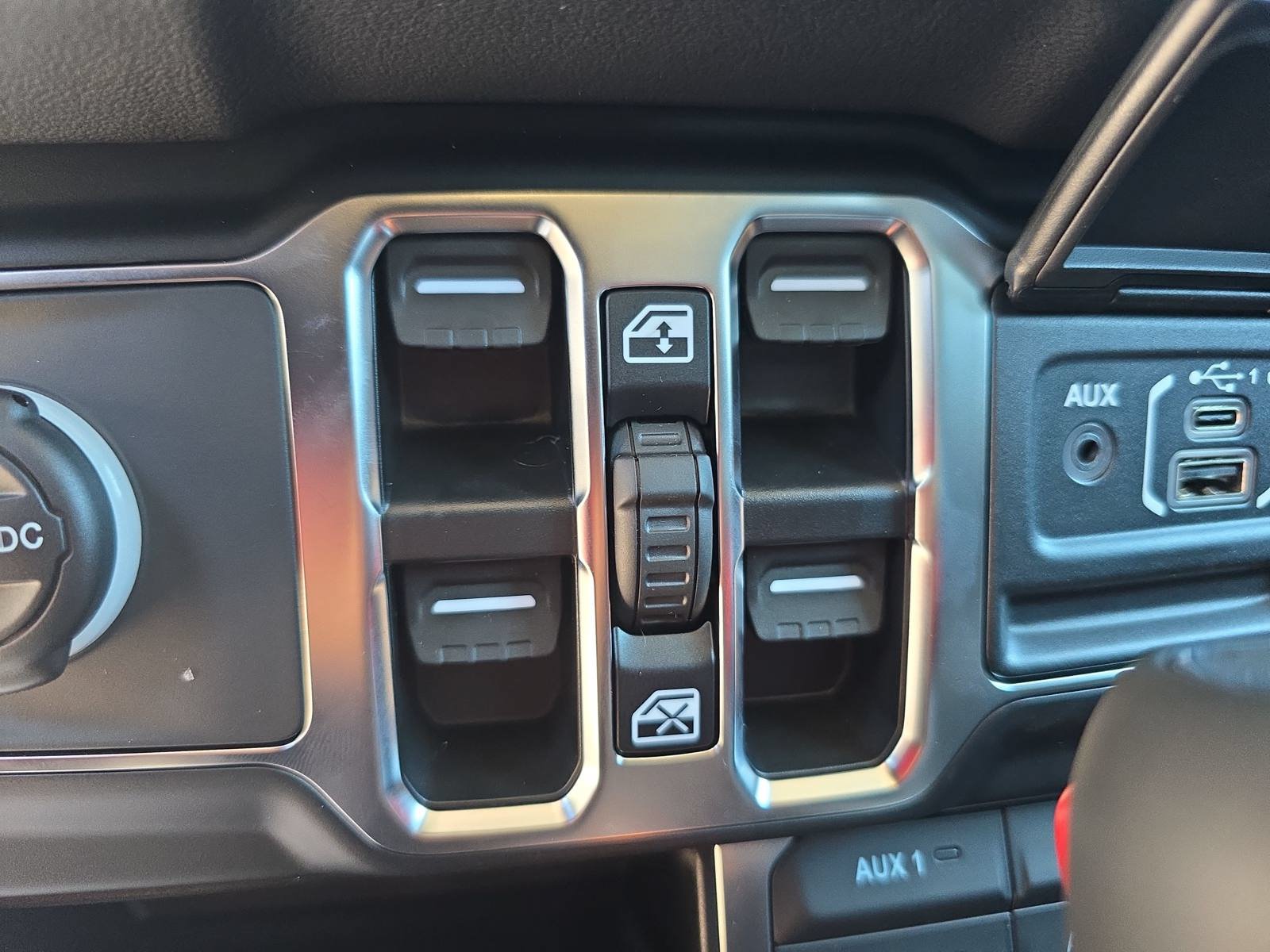 New 2026 Jeep Wrangler Unlimited Sahara AWD/4WD image 28