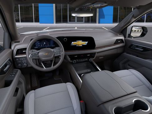 New 2026 Chevrolet Suburban LS image 15