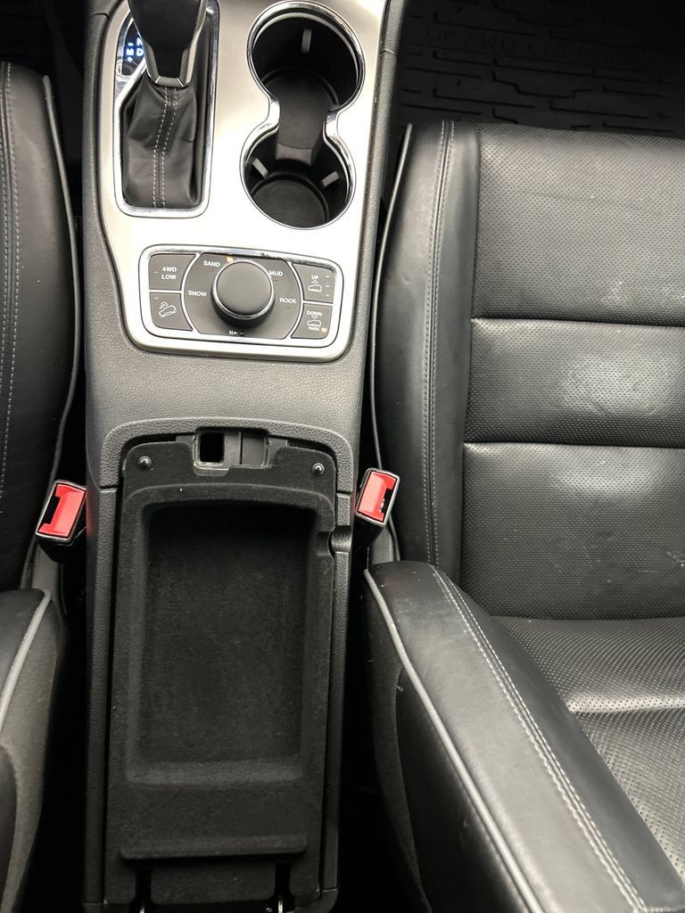 Used 2021 Jeep Grand Cherokee Overland AWD/4WD image 15