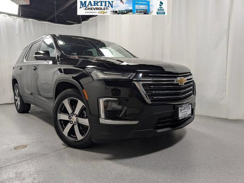 Certified 2023 Chevrolet Traverse LT w/ LT Premium Package AWD/4WD image 1