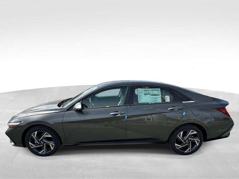 New 2026 Hyundai Elantra Limited w/ Cargo Package FWD image 5