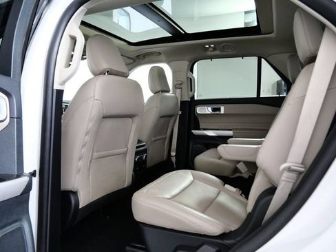 Used 2023 Ford Explorer Limited w/ Limited Technology Package AWD/4WD image 13