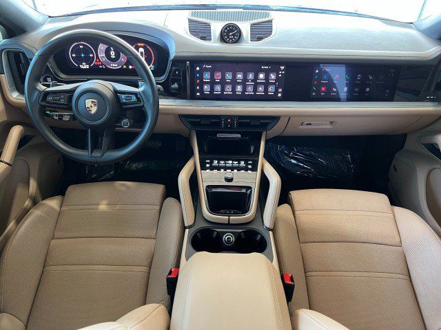 Used 2024 Porsche Cayenne Coupe AWD/4WD image 19