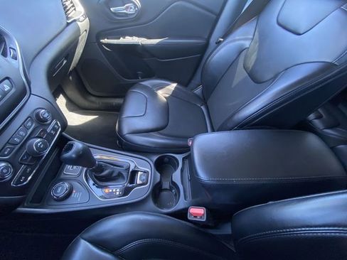 Used 2021 Jeep Cherokee Latitude Plus AWD/4WD image 20